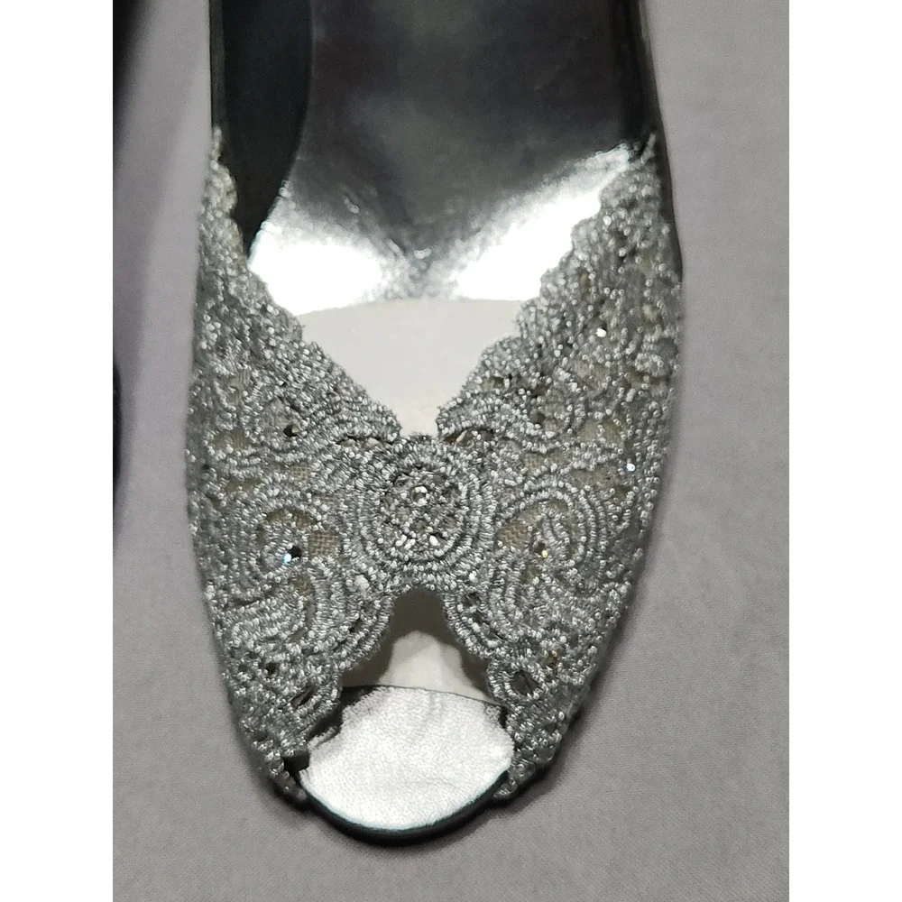 Stuart Weitzman Silver Lace Peep Toe Kitten Heels Evening Pumps Womens 7 M